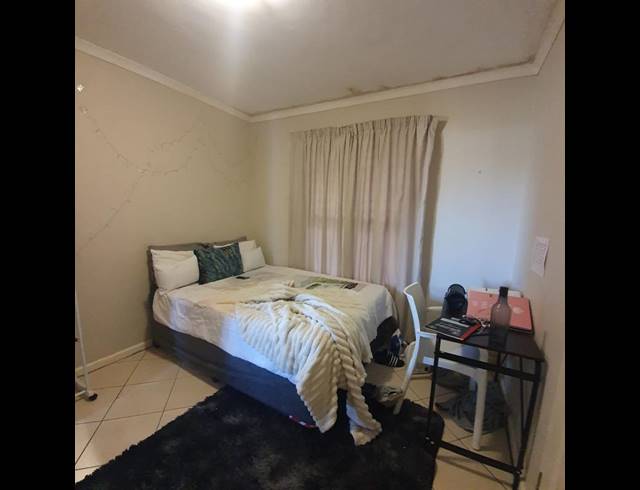 2 BEDROOM PROPERTY TO RENT IN OATLANDS